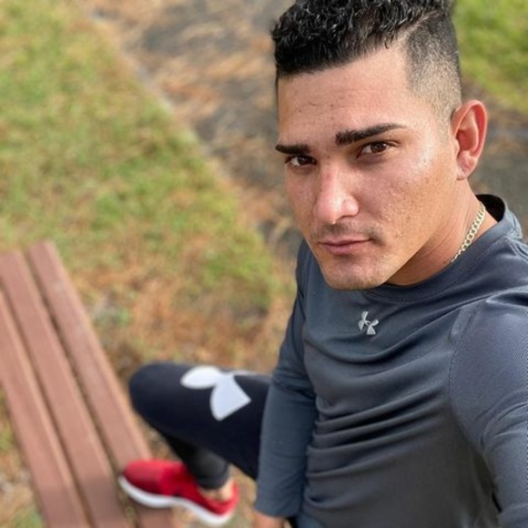 Profile Picture of Humberto Buchillon (@humbe930828) on Poshmark