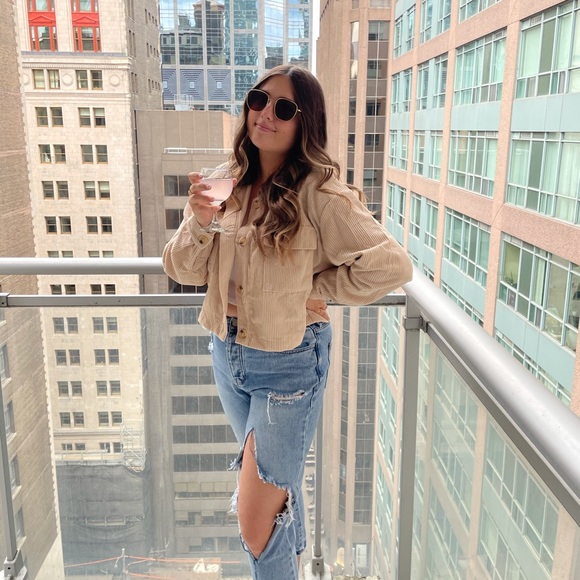 Profile Picture of Jessica Turowski (@jturowski) on Poshmark