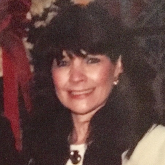 Diane Angiolillo - Poshmark Profile Picture of Diane Angiolillo (@nursefeelbetter) on Poshmark