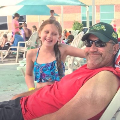 Profile Picture of Derek (@mayer_derek) on Twitter