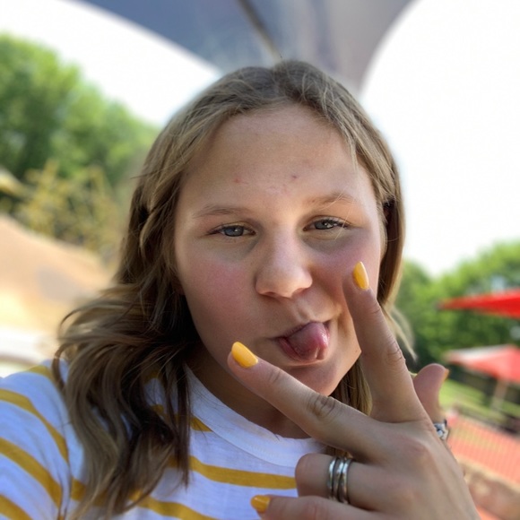 Profile Picture of Hannah Betker (@hbet1414) on Poshmark