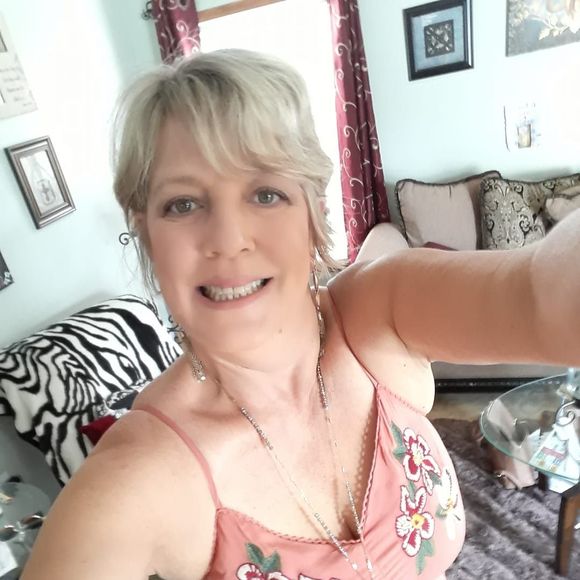 Profile Picture of Pamela Arnaud (@pearnod) on Poshmark