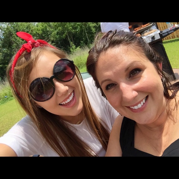 Laura Capadona - Poshmark Profile Picture of Laura Capadona (@lkelcap) on Poshmark