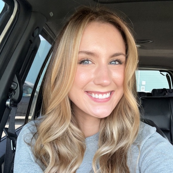 Profile Picture of Claudia Hulme (@claudyeehawww) on Poshmark