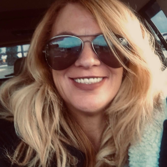 Profile Picture of Amy Bray (@amybray02261979) on Poshmark