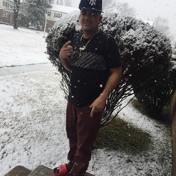 Profile Picture of Felix Zapata (@felixzapata) on Poshmark