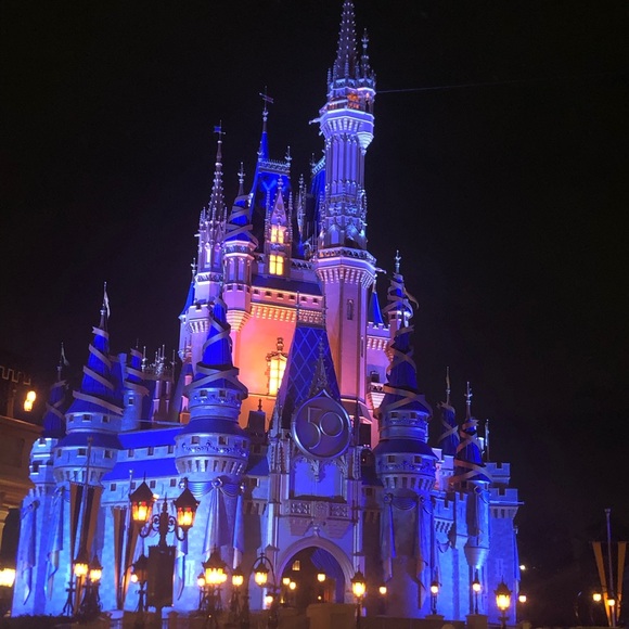 Profile Picture of Lisa Griffis (@lisa_griffis) on Poshmark