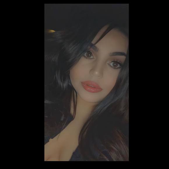 Profile Picture of Biancaa Orantez (@lovelybeeanca) on Poshmark