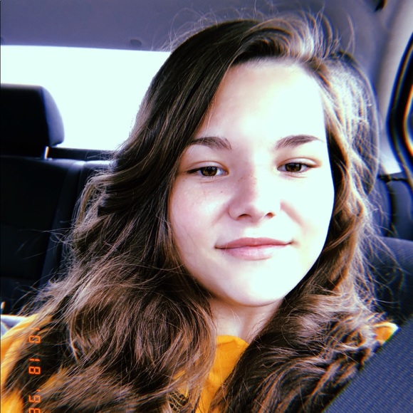 Profile Picture of Skylar Tarvin (@skylaranntarvin) on Poshmark