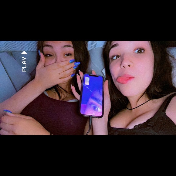 Profile Picture of Danielle Reburn (@daniellereburn) on Poshmark