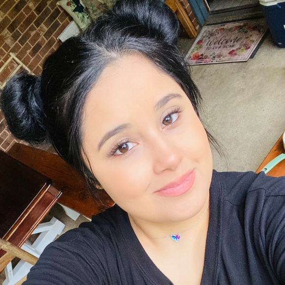 Profile Picture of Yvonnie Cortes (@yvonniecortes) on Poshmark