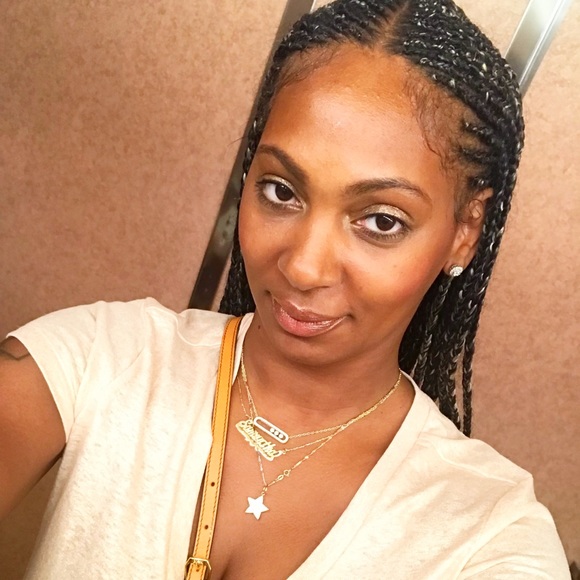 Samantha Worsley - Poshmark Profile Picture of Samantha Worsley (@diva_swaga) on Poshmark