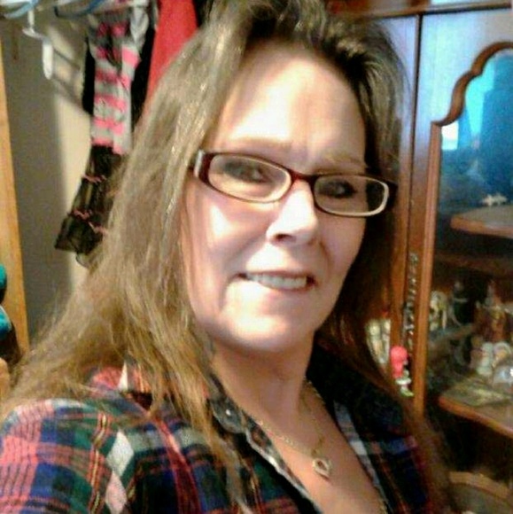 Profile Picture of Natalie Perttula (@themamas) on Poshmark