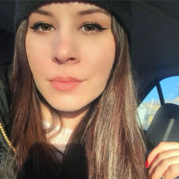 Profile Picture of Maddy Krompholz (@maddykrompholz) on Poshmark
