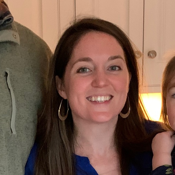 Profile Picture of Elizabeth Wolchesky (@ewolchesky) on Poshmark