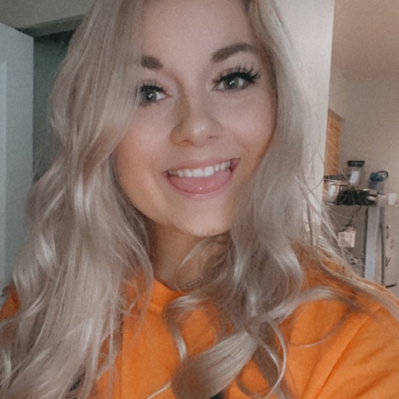 Profile Picture of Destiny Teterud (@destet60) on Poshmark