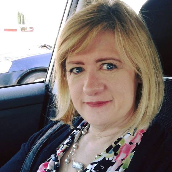 Profile Picture of Lynne Paul (@lynnepaul) on Poshmark