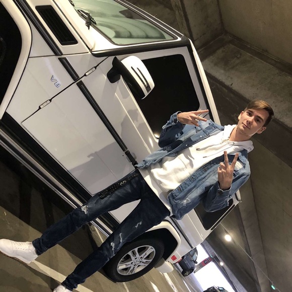 Profile Picture of Josh Roy (@j_roy_) on Poshmark