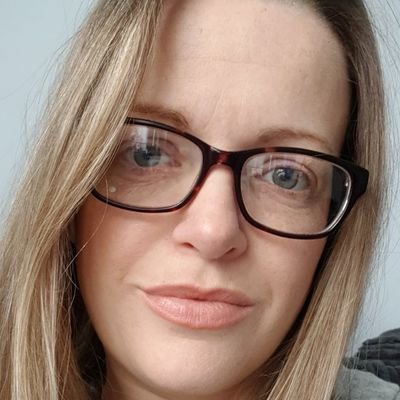 Profile Picture of Helen Fay Wood ❤ (@Helen83o) on Twitter