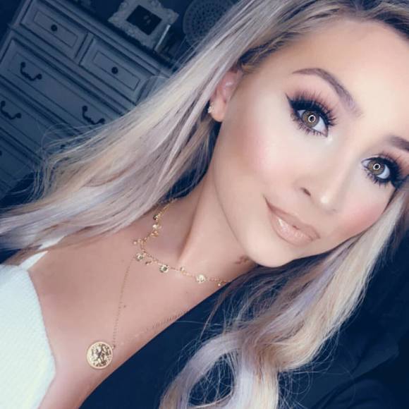 Profile Picture of Alex Pickle (@alexpickle) on Poshmark