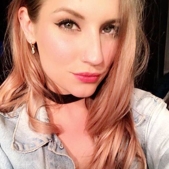 Profile Picture of Andrea Lowden (@drea_brooke) on Poshmark