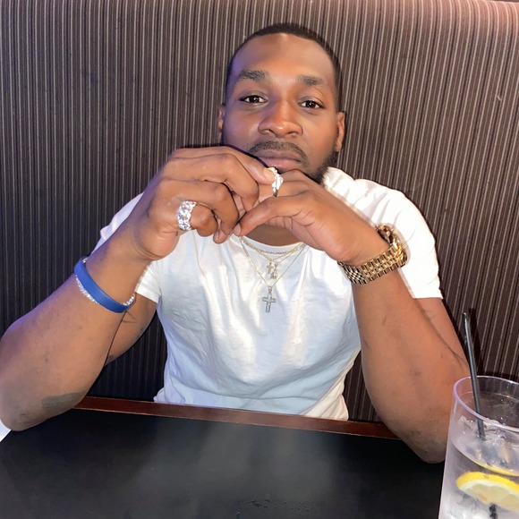 Profile Picture of Travis Wallace (@twallace31) on Poshmark