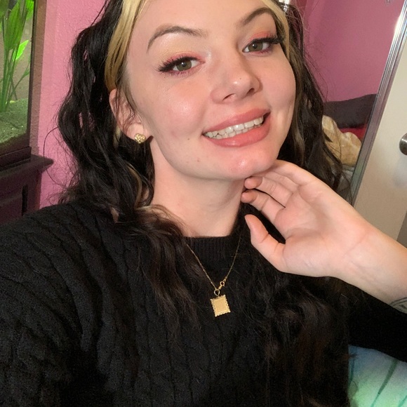Profile Picture of Heather Oswalt (@heather_oswalt) on Poshmark