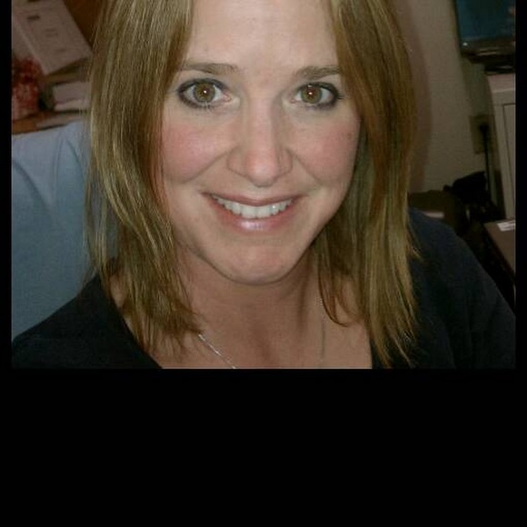 Profile Picture of Joellen Gettle (@jlgettle) on Poshmark