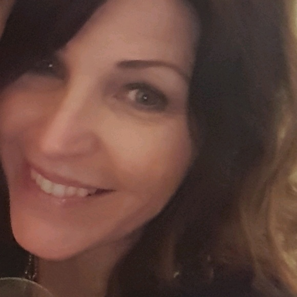 Profile Picture of Cindy Pachas (@cindypachas) on Poshmark