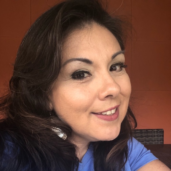 Profile Picture of Dawn Lucero (@dawnl1970) on Poshmark