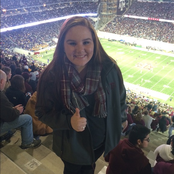 Profile Picture of Courtney Cowger (@courtneycowger) on Poshmark