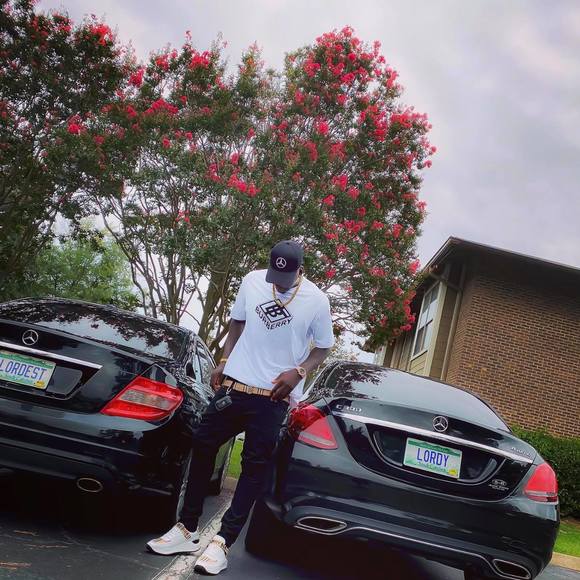 Profile Picture of Olowe Sheun (@olowesheun) on Poshmark