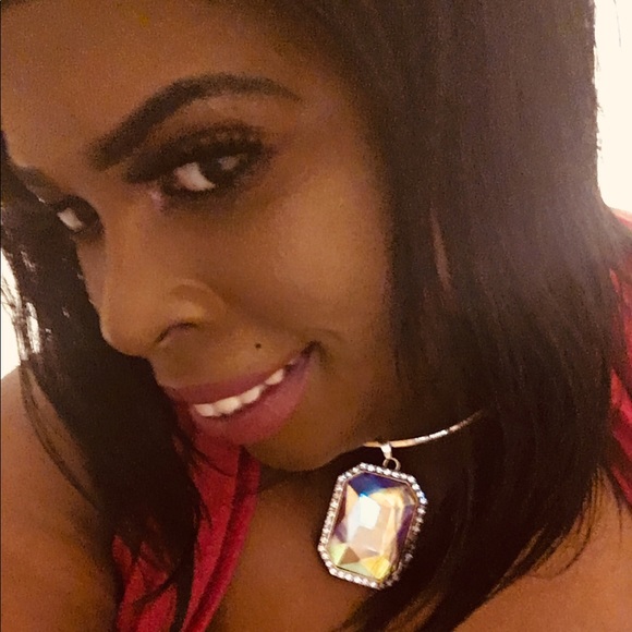 Profile Picture of Amanda Neal (@markhatch39) on Poshmark