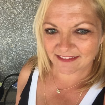 Profile Picture of Andrea Blumensaadt (@annieglonurse) on Twitter