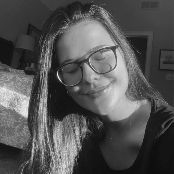 Profile Picture of Tina Forbergerova (@tforbergerova) on Poshmark