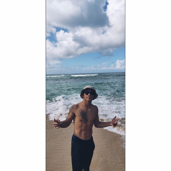 Profile Picture of Joel Vallecillo (@joelvallecillo) on Poshmark