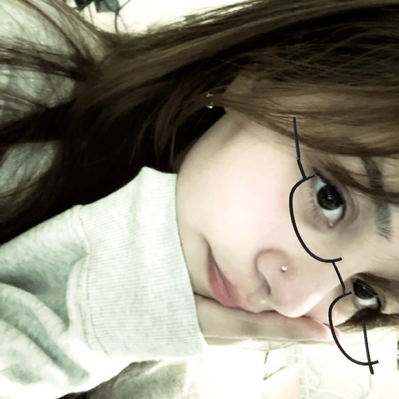 Profile Picture of Juliyana Inostroza (@ovojuliyana) on Poshmark