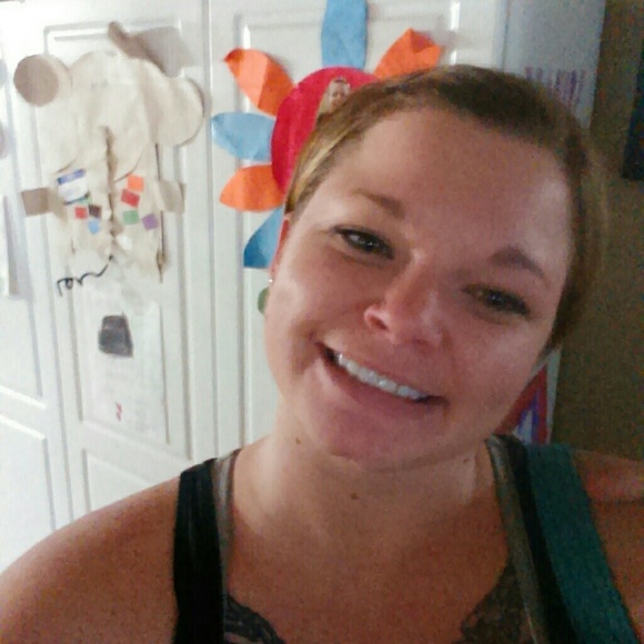 Profile Picture of Tiffany Lenoci (@tlenoci) on Poshmark