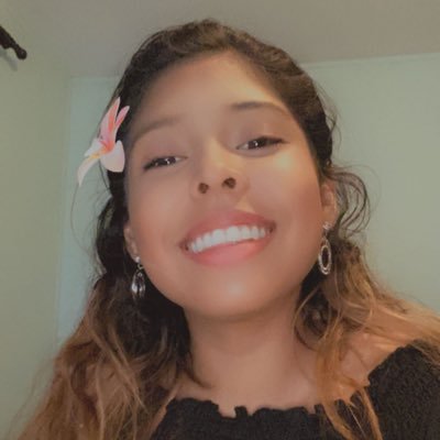 Profile Picture of Lili (@Lilia__Martinez) on Twitter