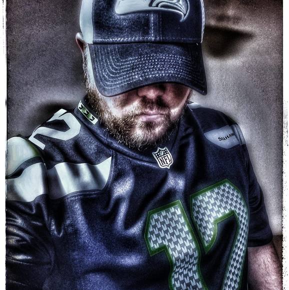 Profile Picture of Robert Wakefield (@rwakefield33) on Poshmark