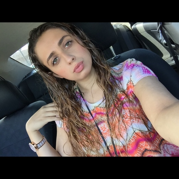 Profile Picture of Amanda Nemeth (@anemethhh) on Poshmark