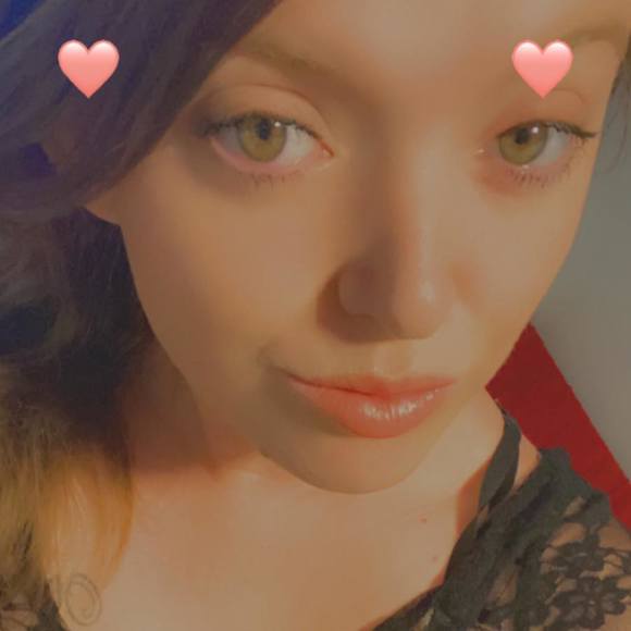 Profile Picture of Ashlie Hansen (@ashliehansen27) on Poshmark