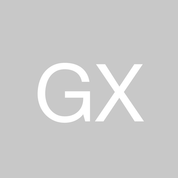 Profile Picture of Guoyue Xu (@icyspectrum) on Poshmark