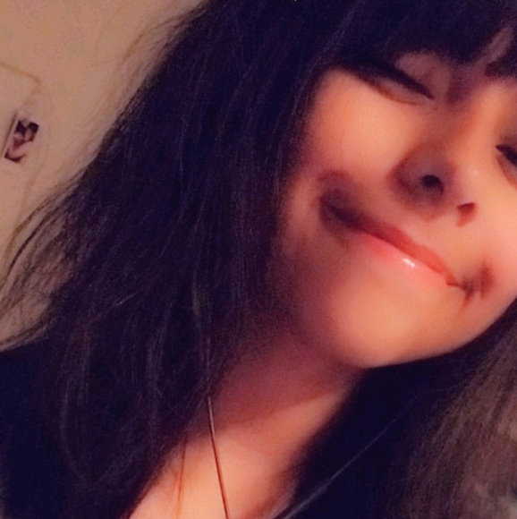 Profile Picture of Lisette Moya (@peachgang) on Poshmark
