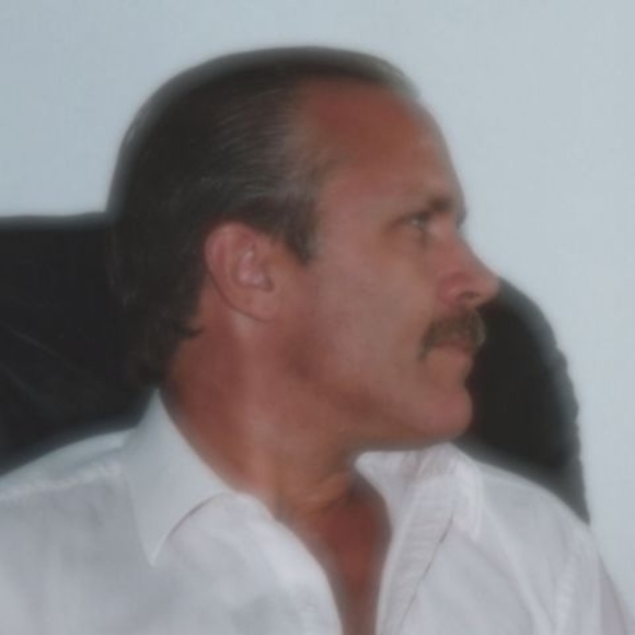 Profile Picture of Tom Mitchell (@aatommitchell) on Poshmark