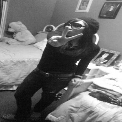 Profile Picture of Bianca Espindola (@Jiggilipuff) on Twitter