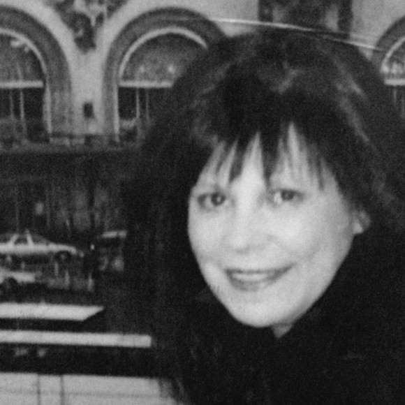 Lyn Tortoriello - Poshmark Profile Picture of Lyn Tortoriello (@theposhfrock) on Poshmark