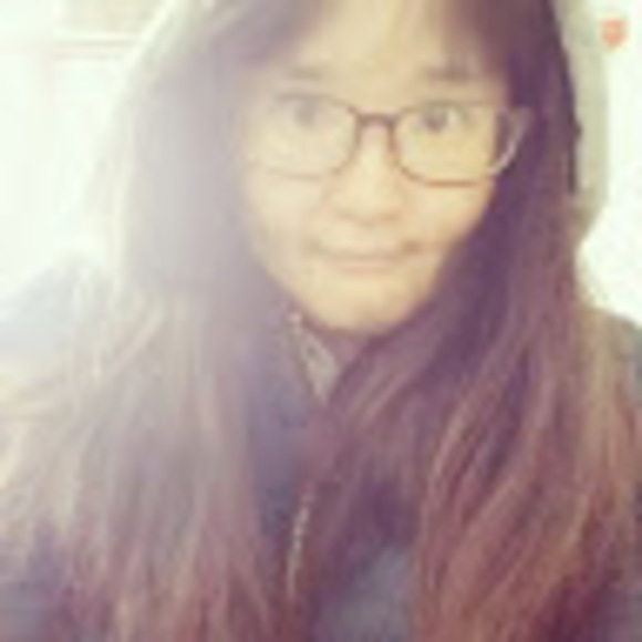 Profile Picture of Jeeyern Eom (@jeeyerneom) on Poshmark