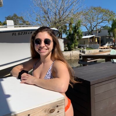 Profile Picture of Isabel Martinez (@bellmartinez42) on Twitter