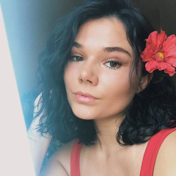 Profile Picture of Lauren Baddick (@laurenbaddick) on Poshmark